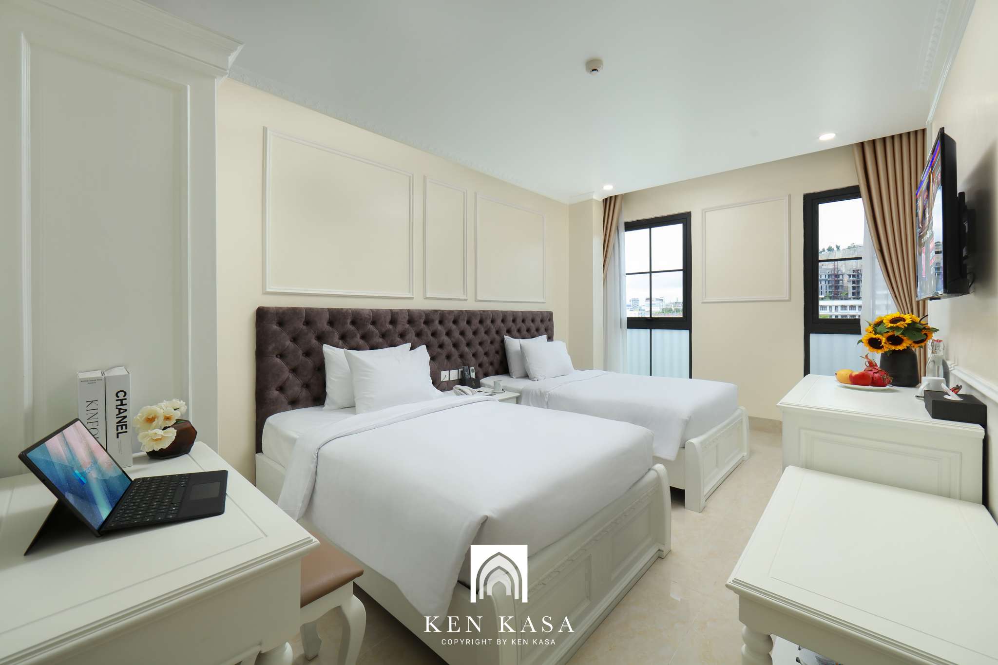 Đây là hạng phòng Deluxe với 2 giường đôi của Sun Diamond Hotel Ha Long